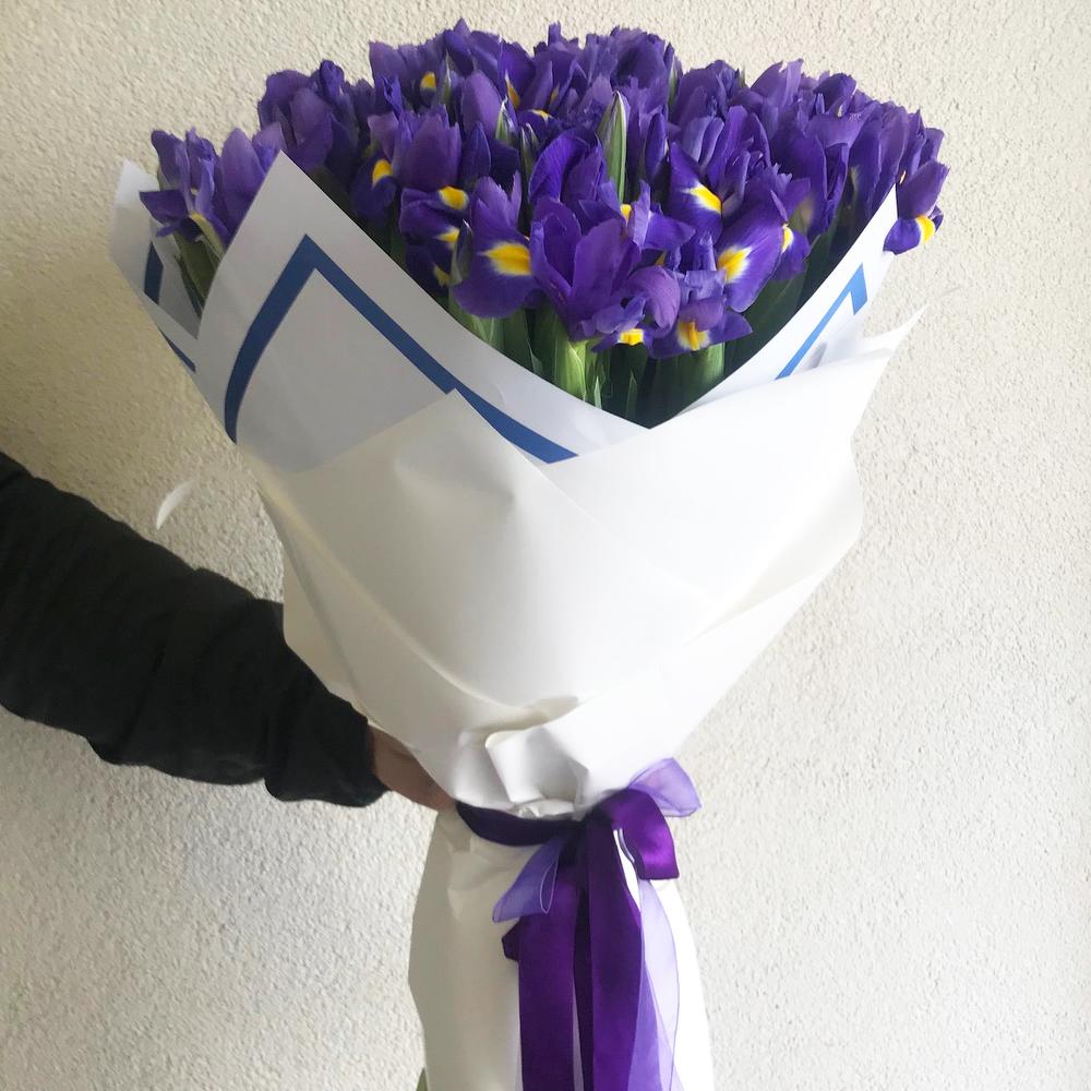 Букет из 45 ирисов